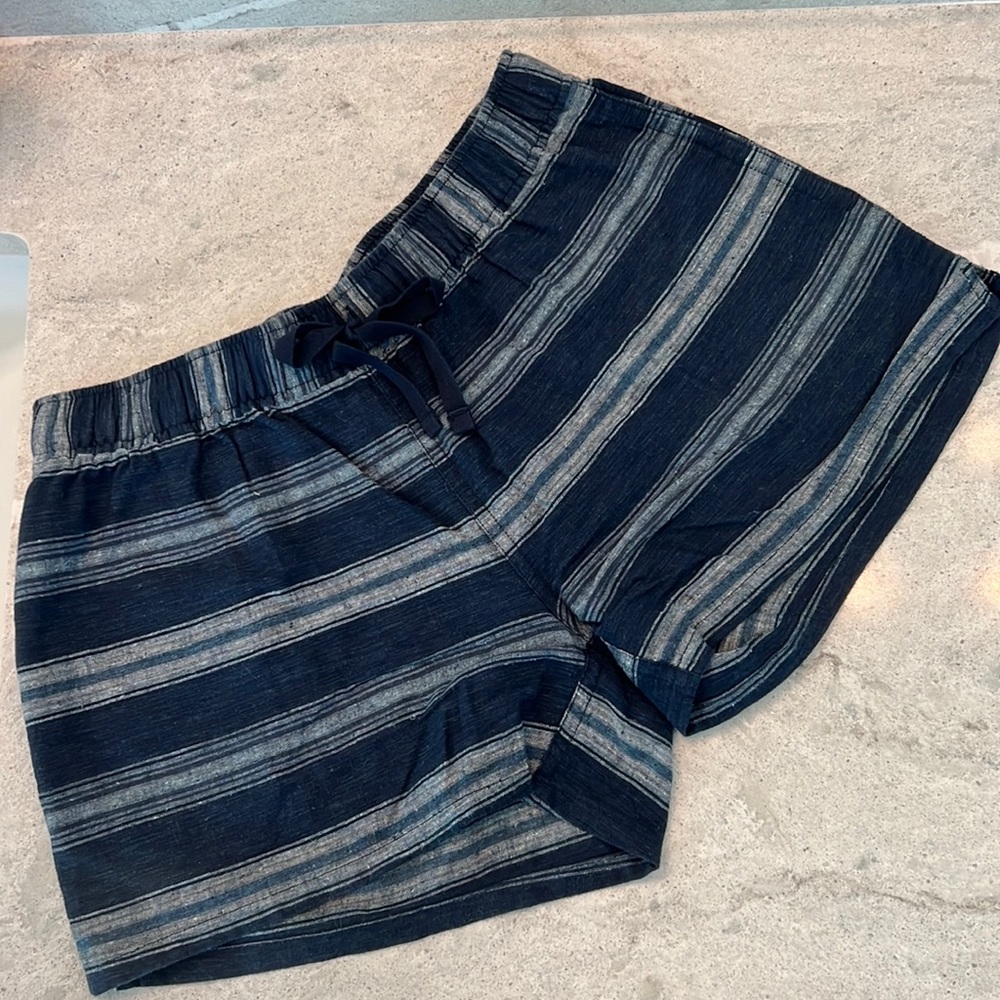 Women’s Patagonia Shorts Navy Blue Striped Size XS